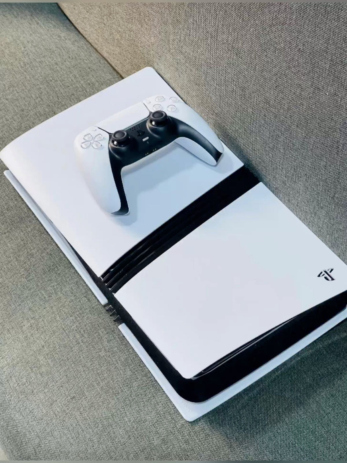 PlayStation 5 Pro 2TB + DualSense Wireless Controller